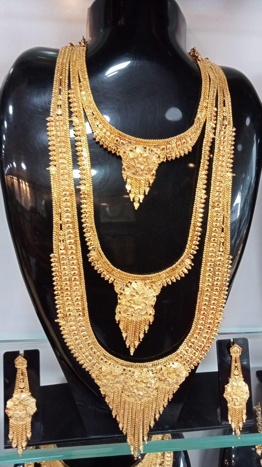 RS Jewelry Premium Rani Haram And Choker Golden Jewellery / Close Neck Set